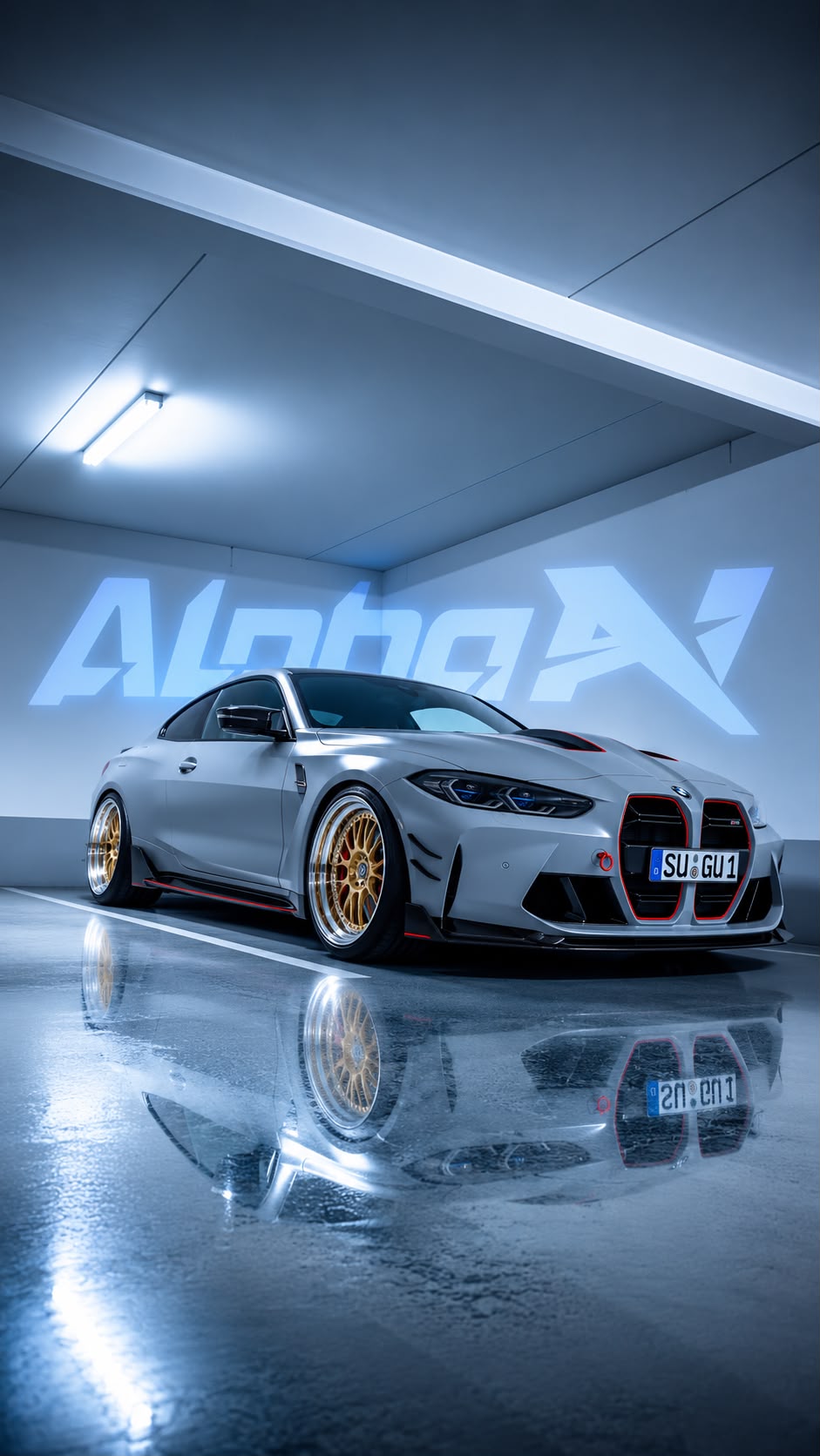 Getunter mattgrauer BMW M4 mit goldenen Felgen und Alpha-N Branding in einer Tiefgarage.